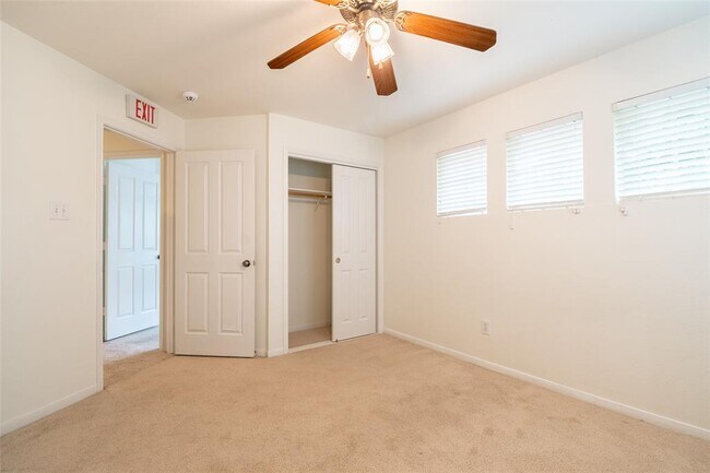 Building Photo - 16 Scarlet Woods Ct