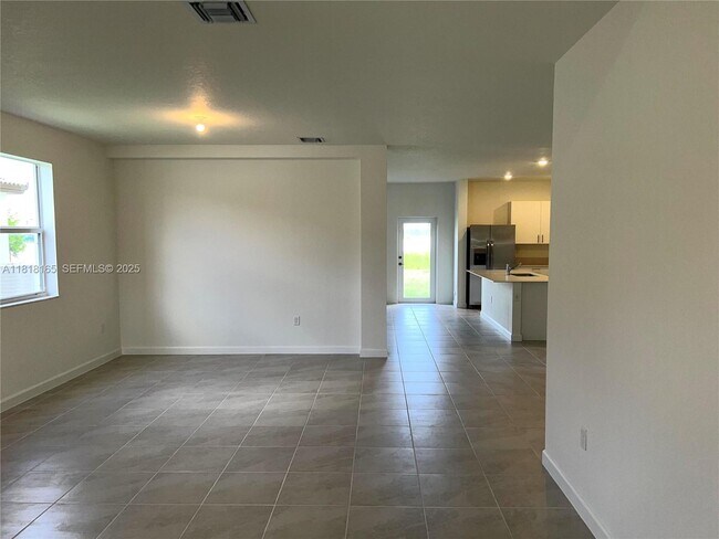 Building Photo - 2929 SE 23rd Ave