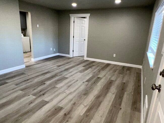 Building Photo - Single Family House Tacoma