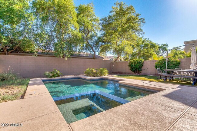 Building Photo - 2037 W Periwinkle Way