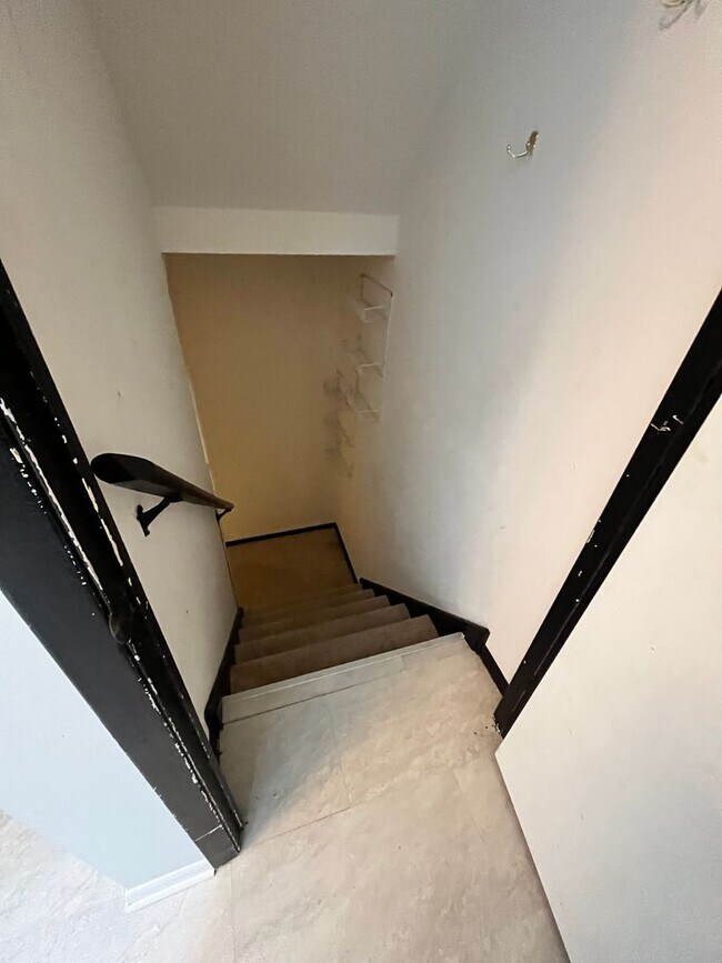 Building Photo - 2 Bd / 1.5 Bth Townhouse in Stover Mill