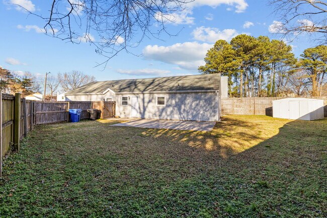 Building Photo - 1012 Danbury Cir