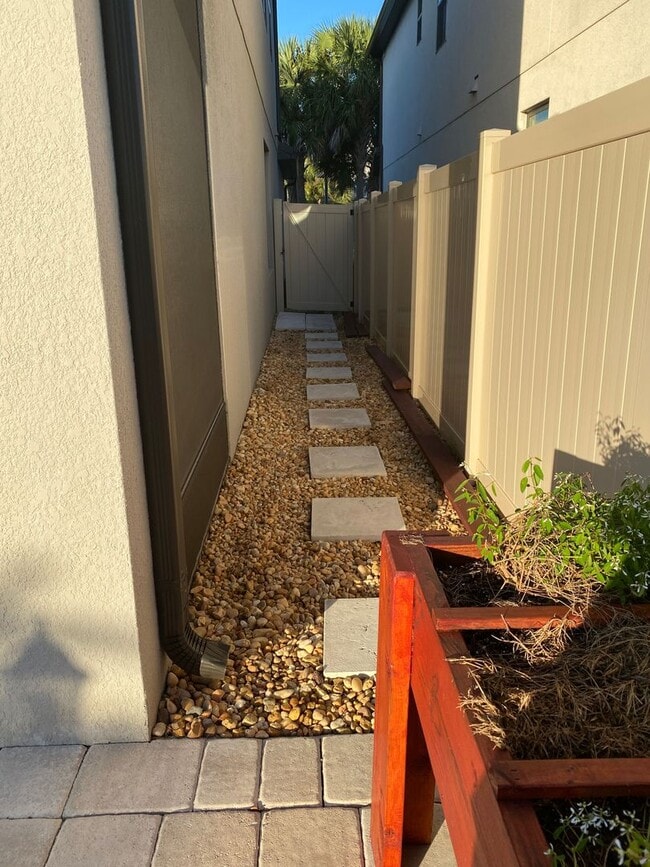 Building Photo - 3 Bedroom 3.5 Bath Home in Winter Park for...