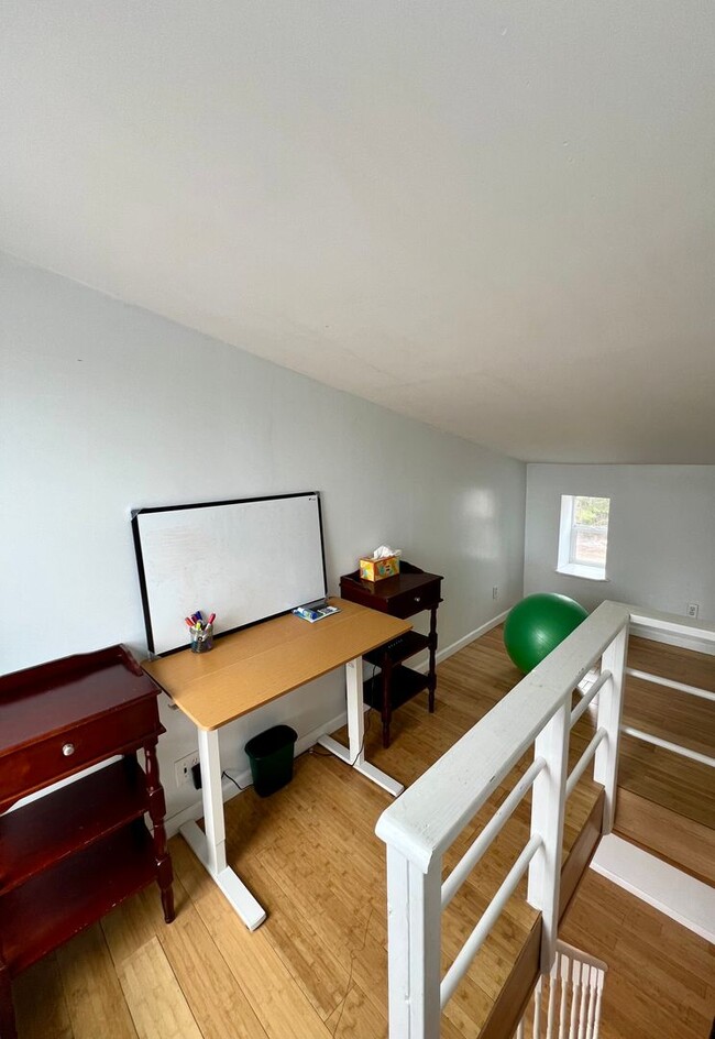 Building Photo - Charming 3-Bedroom Home in Fairbanks / Pet...