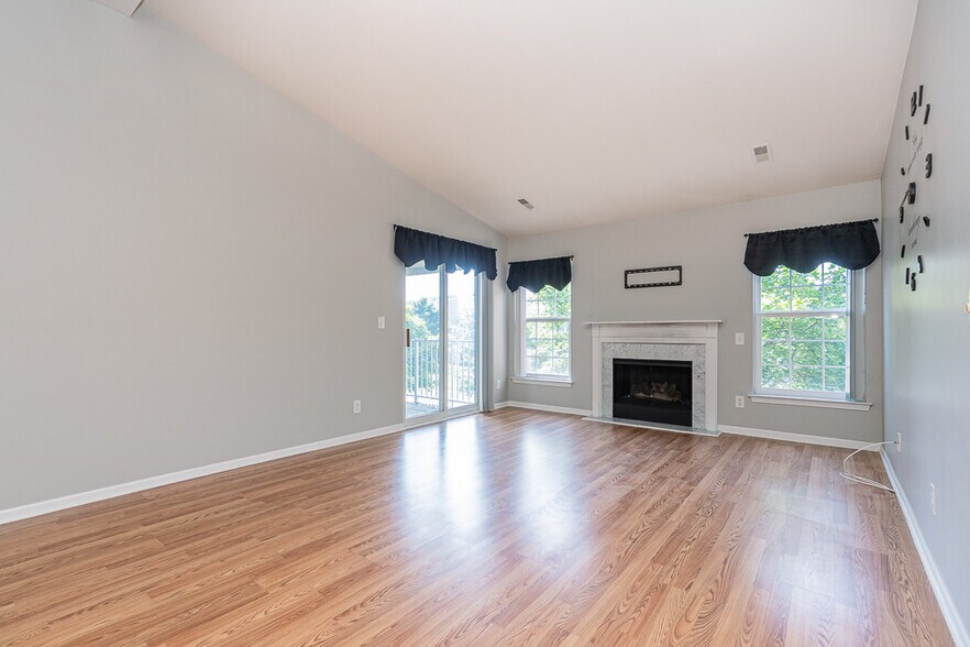 Building Photo - 5681 Pine Aires Dr