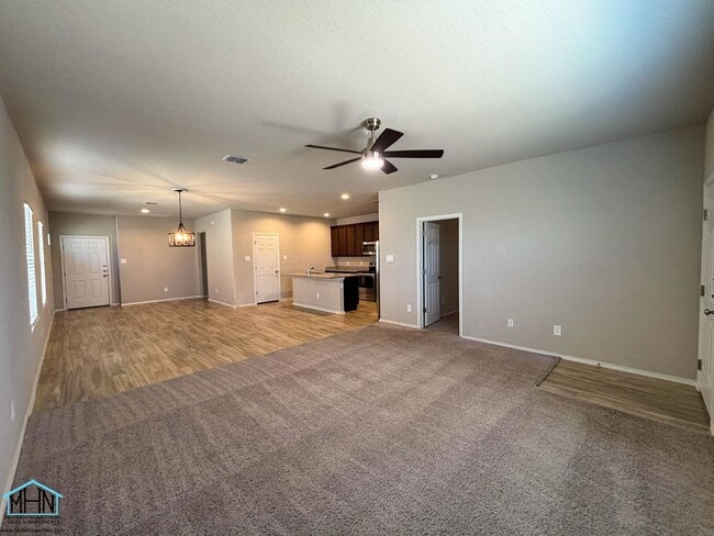 Building Photo - Inviting 3-bedroom, 2-bathroom House, Epitome of Comfort and Style!