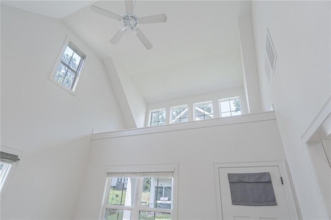 Building Photo - 2400 Lowe St NW