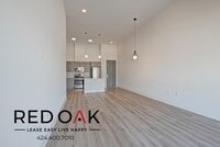 Building Photo - 1331 W 7th St