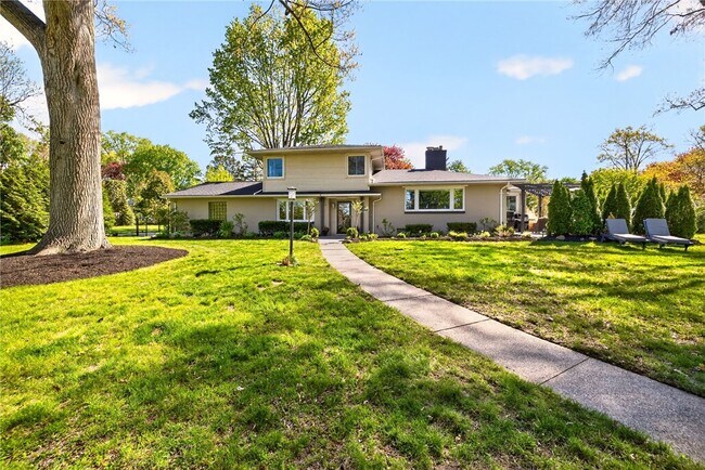 Building Photo - 330 Kilbourn Rd