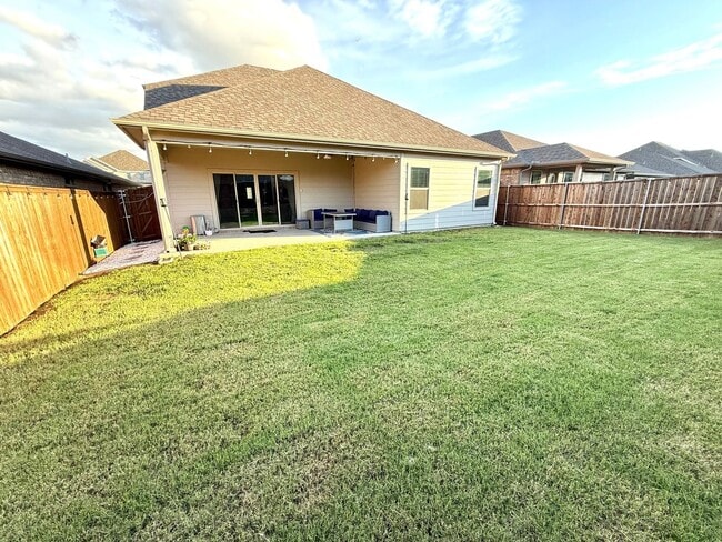 Building Photo - Spacious 4BR4B with Flex Room & OverSized Patio in Aubrey ArrowBrooke