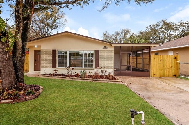 Primary Photo - 4107 W Grace St