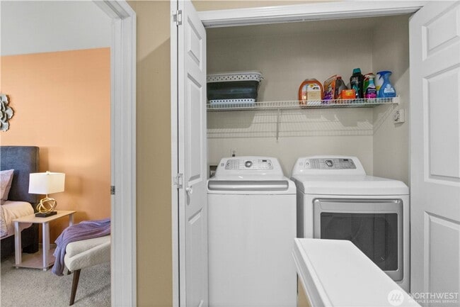 Building Photo - Town house available in desirable woodinville