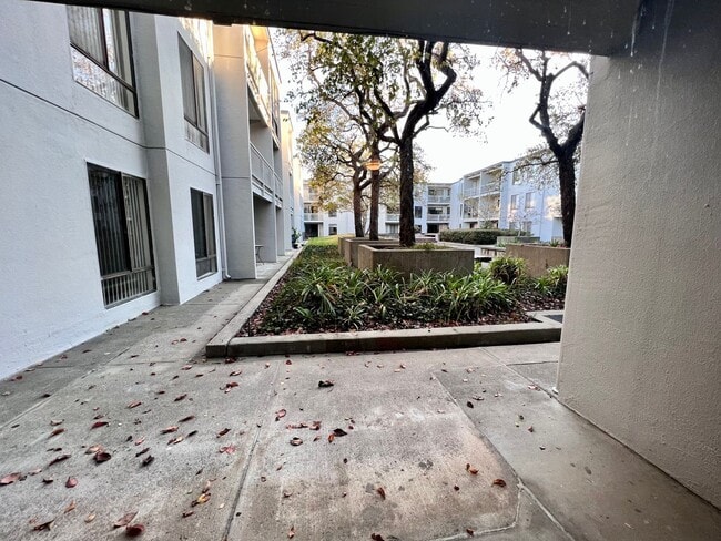 Building Photo - Cozy 1 bedroom on lush courtyard includes water / garbage & 1 parking spot.
