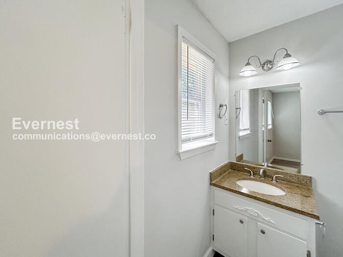 Building Photo - 3415 Castle Dr