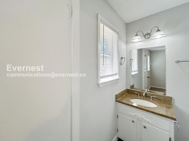 Building Photo - 3415 Castle Dr