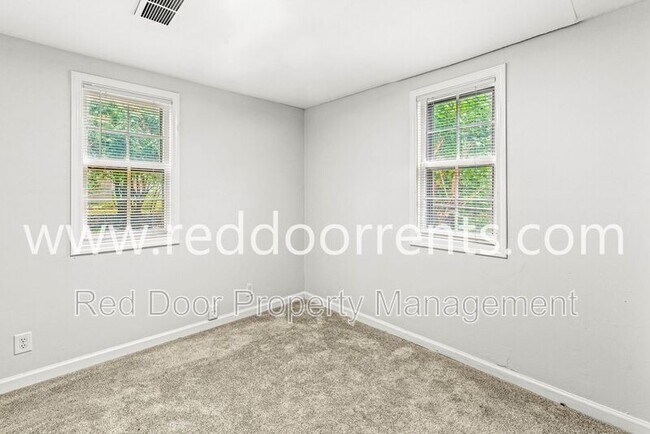 Building Photo - 4733 E 18th St