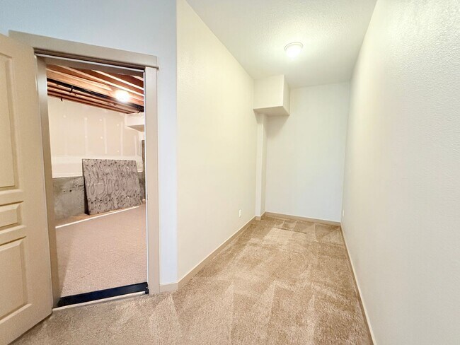 Building Photo - 9554 SW 153rd Ave