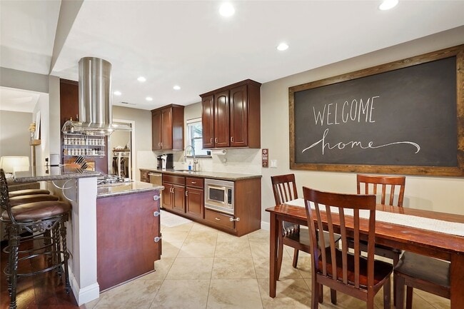 Building Photo - 10710 Overbrook Ln