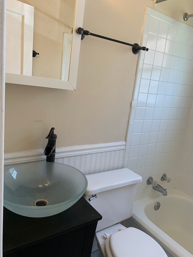 Building Photo - 2810 Stratford Dr