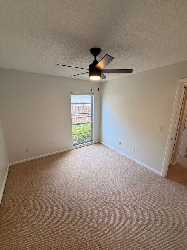 Building Photo - PRIVATE POOL HOME | 3 BED / 2 BATH | FENCED YARD | GARAGE | PET FRIENDLY