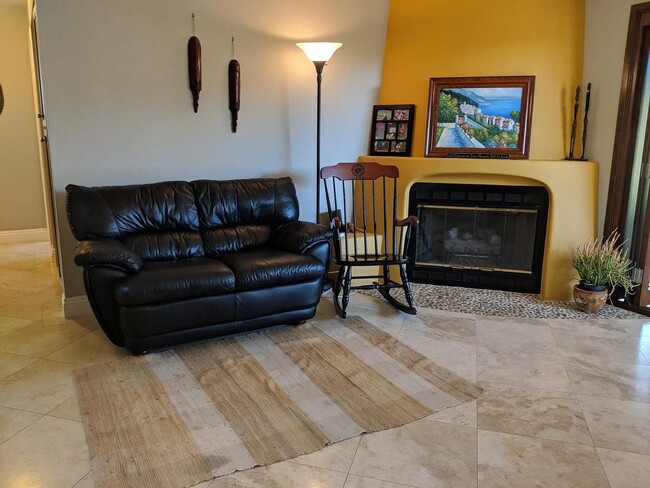 Building Photo - Del Mar Heights Home - West of the 5