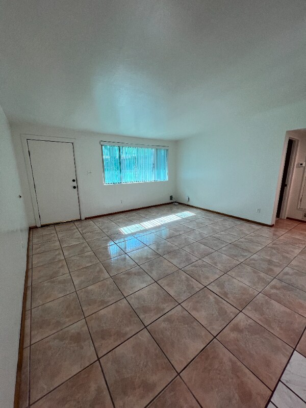 Building Photo - 803 E Holaway Dr