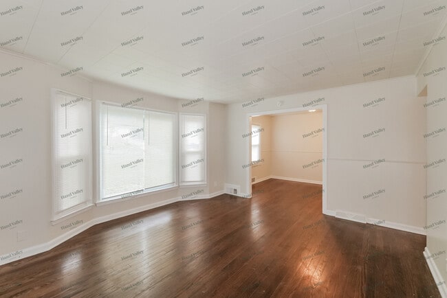 Building Photo - 5024 Glenside Dr
