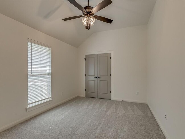 Building Photo - 9205 SW 35th St