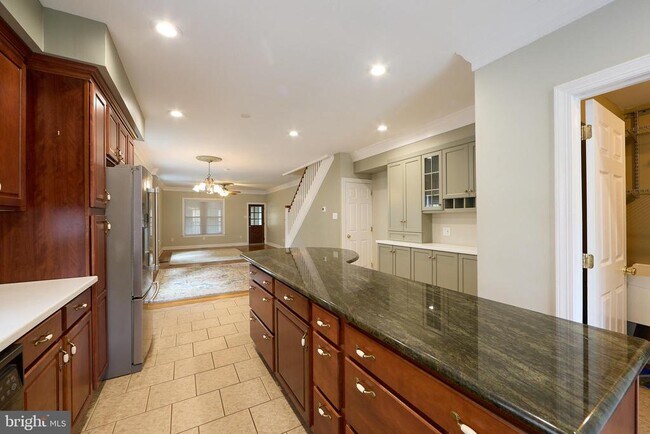 Building Photo - 423 N Orange St