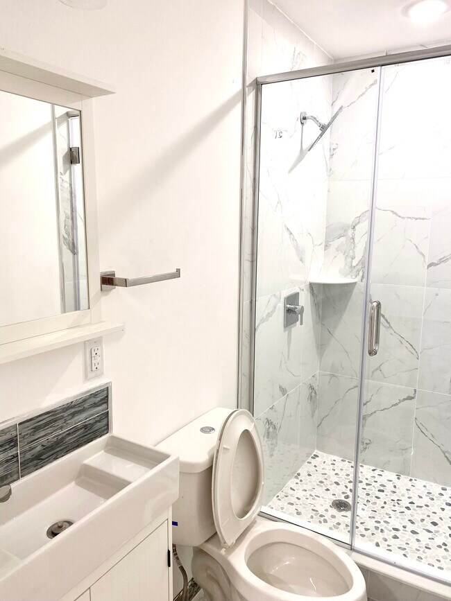 Building Photo - 2425 Frankford Ave