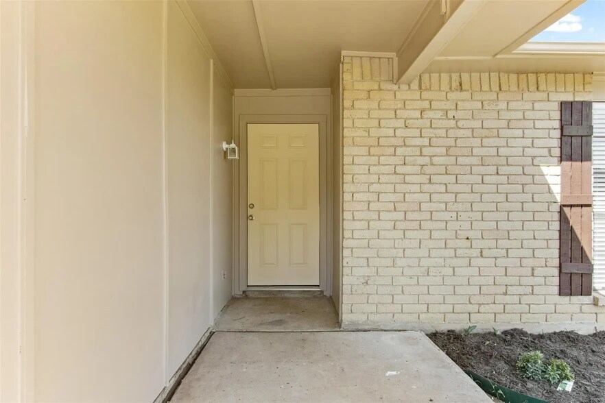 Building Photo - 537 Hanover Dr