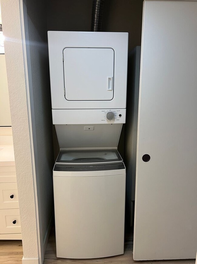 Building Photo - 1019 Dornajo Way