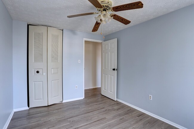 Building Photo - 3BD/1.5BA, Cozy Townhome in Silver Spring.