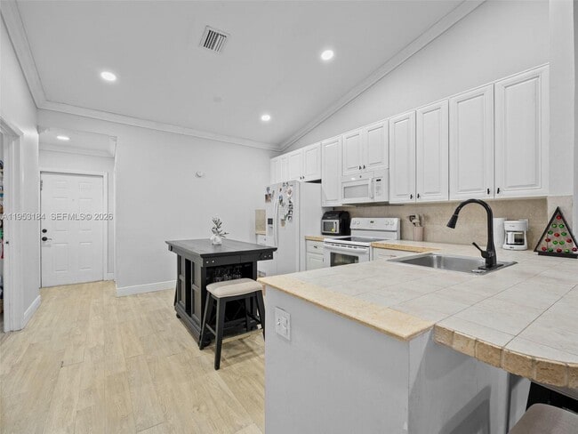 Building Photo - 11065 NW 38th Pl