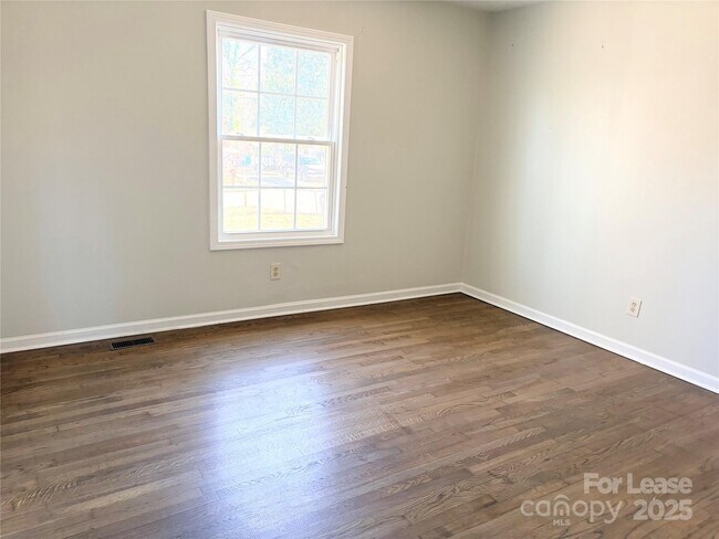 Building Photo - 2567 Bob White Ln