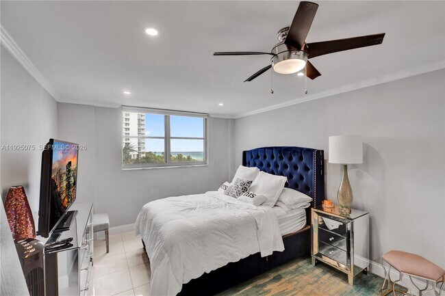 Building Photo - 9273 Collins Ave