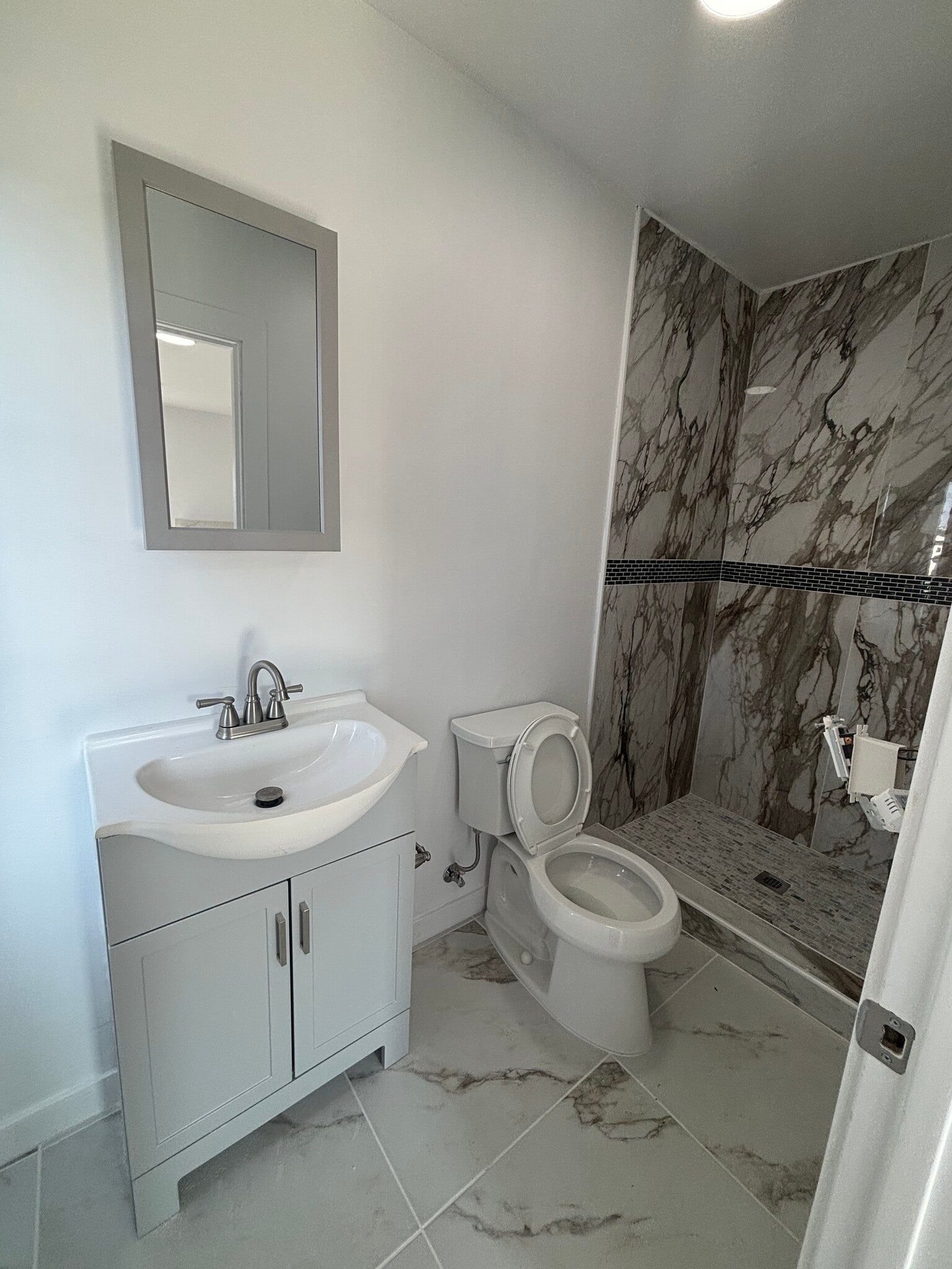 Building Photo - 1956 1/2 Park Grove Ave