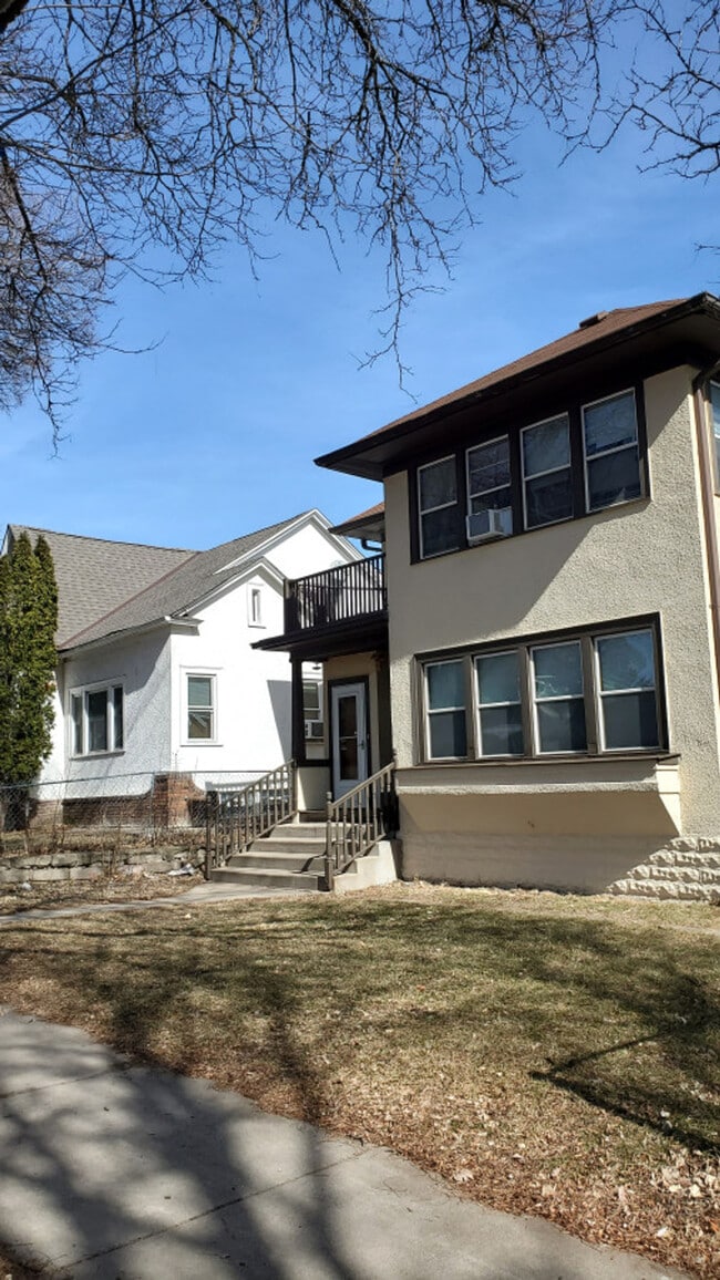 Building Photo - 1916 N Oliver Ave