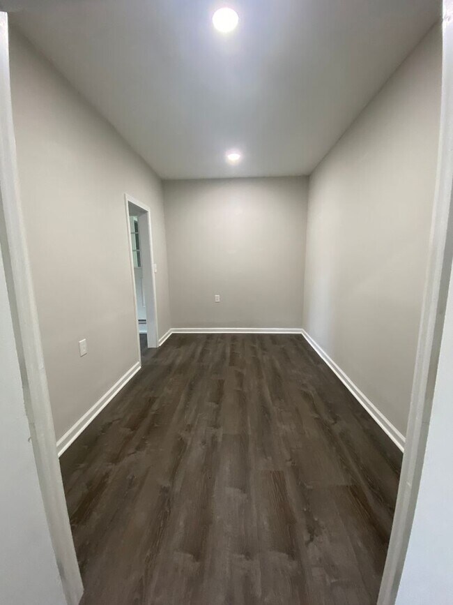 Building Photo - OCONEE COUNTY - Lovely 3 bedroom 2 bathroo...