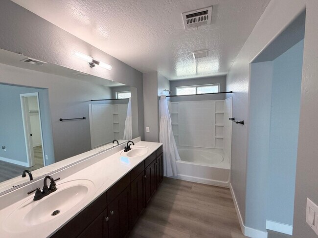 Building Photo - 3028 W Cavalry Dr