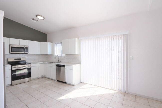 Building Photo - 9399 W Tinajas Dr