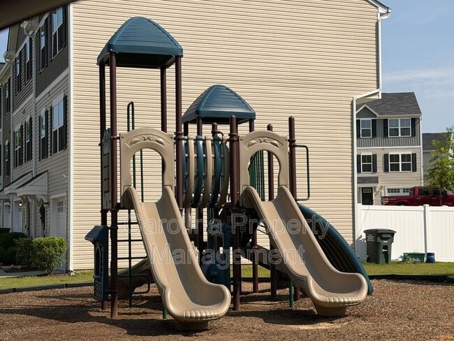 Building Photo - 6042 Cutwater Cir