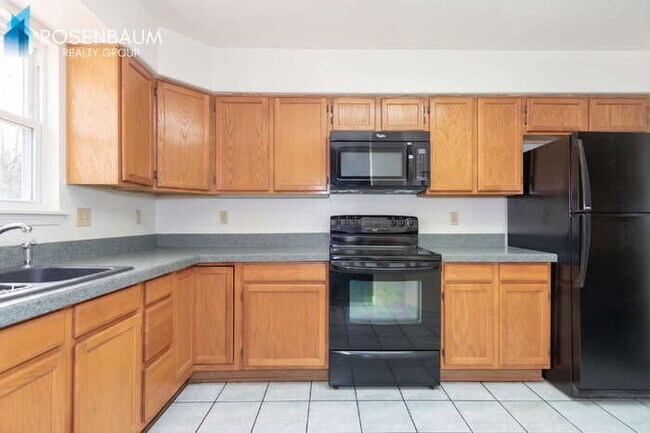 Building Photo - Beautiful 2-beds, 2.5-baths two-story home at the base of iconic Sentinel Peak in Tucson!