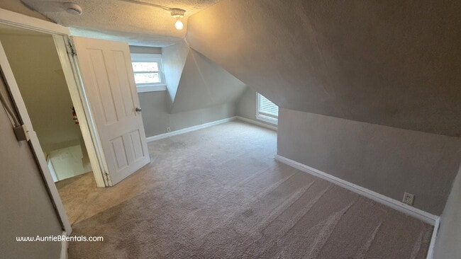 Building Photo - Freshly painted 4 bed Duplex in South Minn...