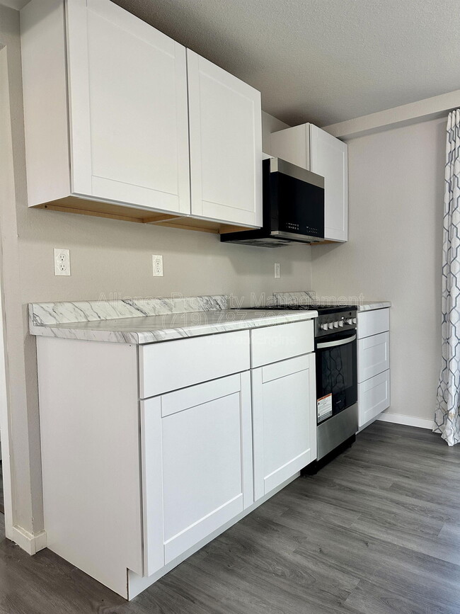 Building Photo - 907 W Madison St