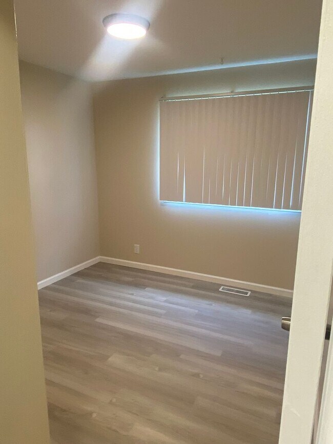 Building Photo - For Rent: Charming 3 Bedroom, 2 Bath Single-Family Home in St. Louis Monthly Rent: $1,950 (2 year...