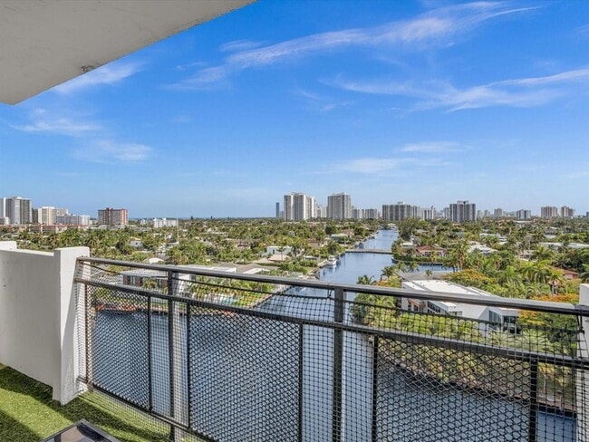 Building Photo - 401 Golden Isles Dr