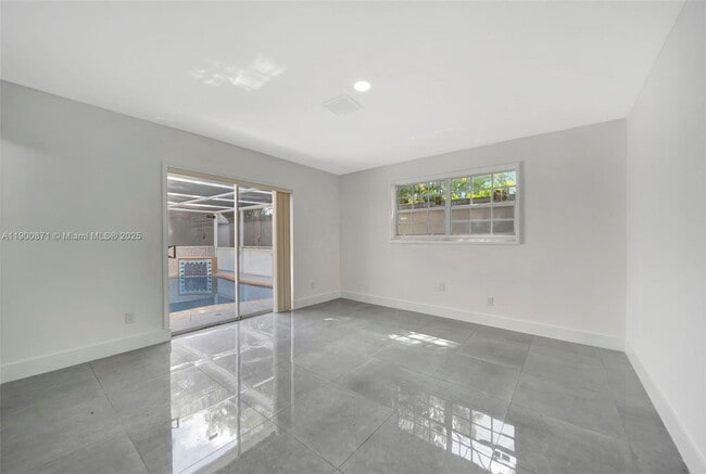 Building Photo - 840 NE 182nd St