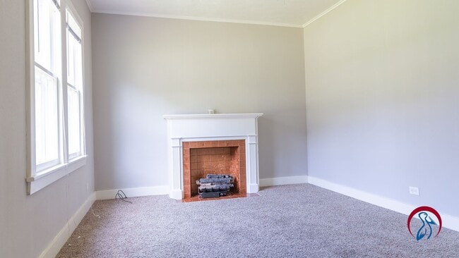 Building Photo - @ bed 1 bath Home for Rent right off 165 i...