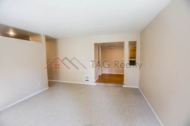 Building Photo - Charming 2 Bed 2 Bath Condo in Redmond